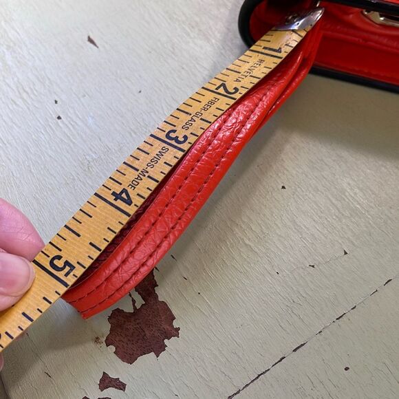 Vintage 1960’s70’s orange faux leather wristlet. - Picture 16 of 16